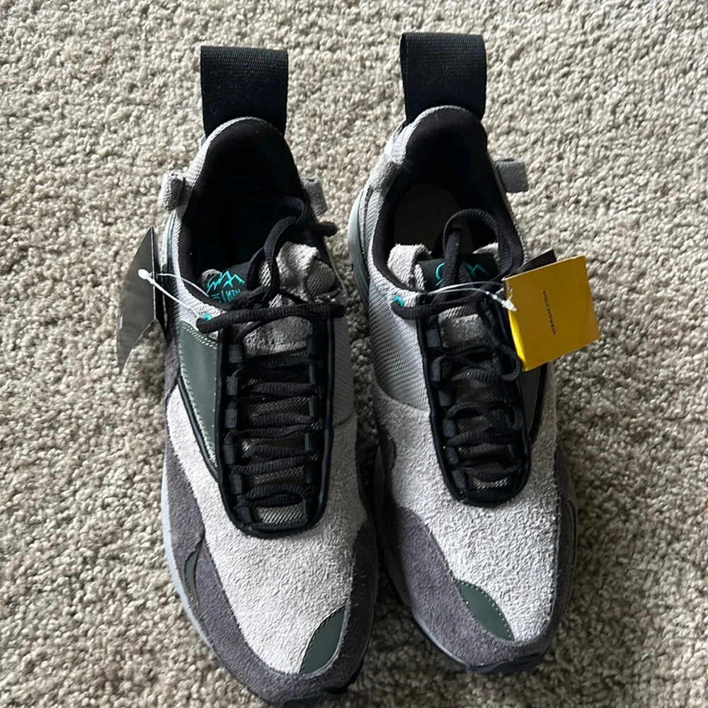 Brand new ClearWeatherBrand sneakers - Picture 1 of 3